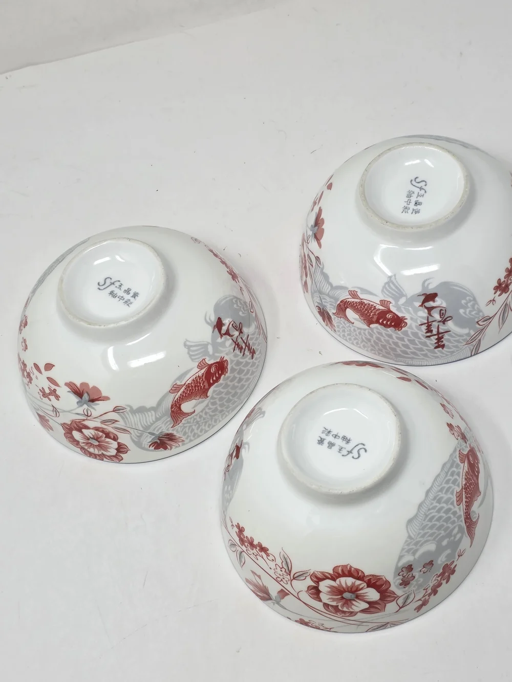 SF Marked glazed Porcelain Bowls with Red Floral&Fish Motif Japanese Set of 3